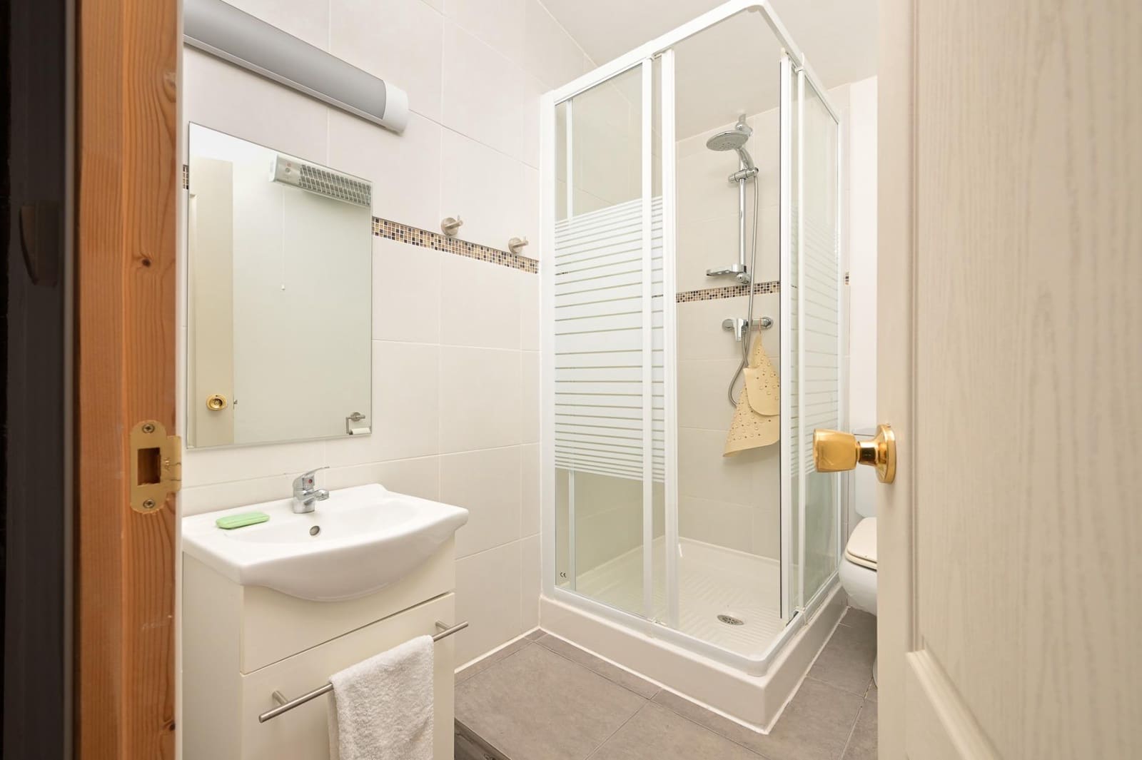 7 sypialnia Dom szeregowy na sprzedaż w Tolox - 299 500 € (Ref: 8912947)