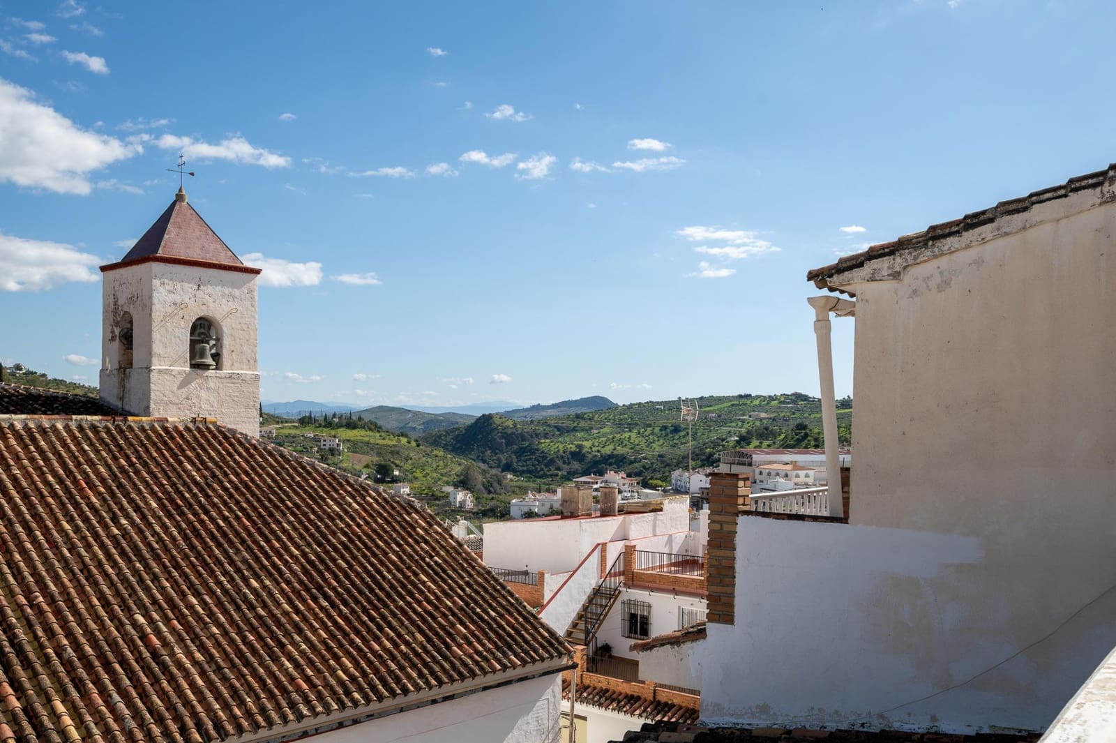 7 sypialnia Dom szeregowy na sprzedaż w Tolox - 299 500 € (Ref: 8912947)