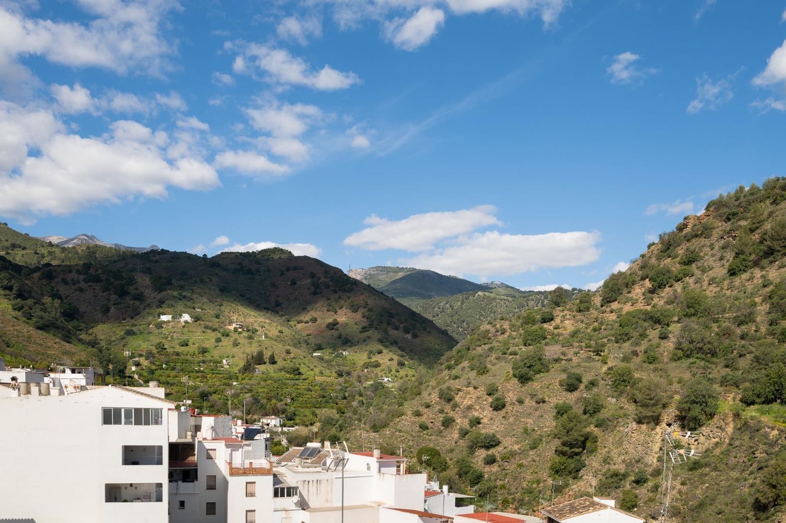 7 sypialnia Dom szeregowy na sprzedaż w Tolox - 299 500 € (Ref: 8912947)