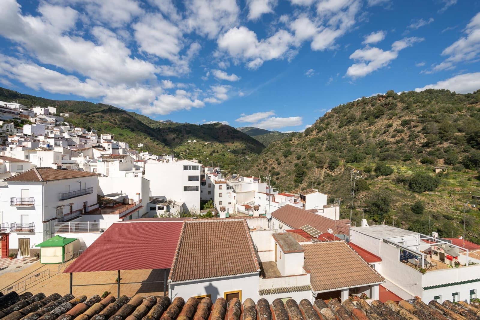 7 sypialnia Dom szeregowy na sprzedaż w Tolox - 299 500 € (Ref: 8912947)