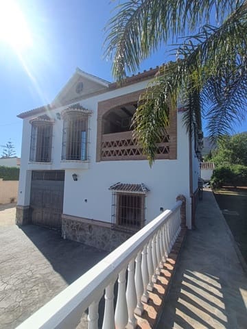 4 soveværelse Villa til salg i Alhaurín el Grande med swimmingpool - € 629.000 (Ref: 9015110)