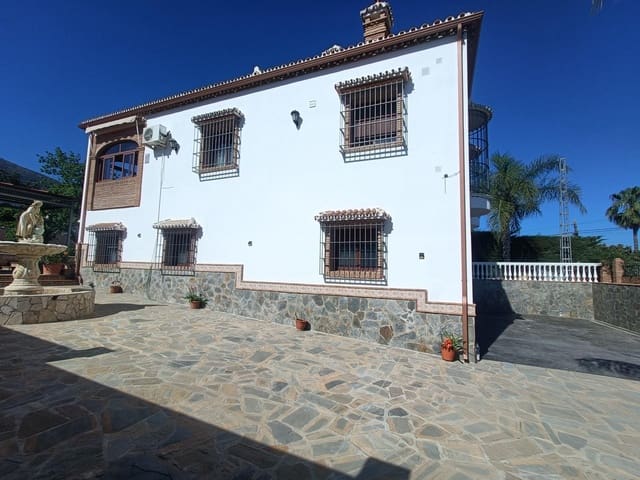 4 soveværelse Villa til salg i Alhaurín el Grande med swimmingpool - € 629.000 (Ref: 9015110)