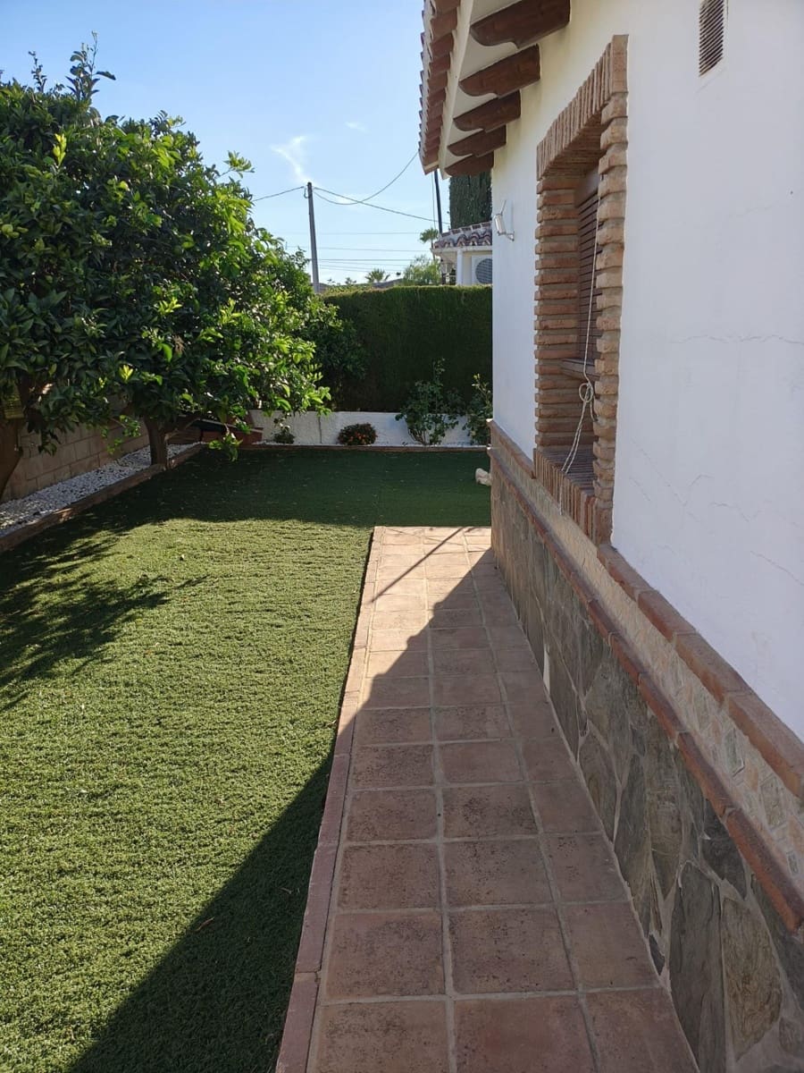4 bedroom Villa for sale in Alhaurin el Grande with pool garage - € 629,000 (Ref: 9015110)