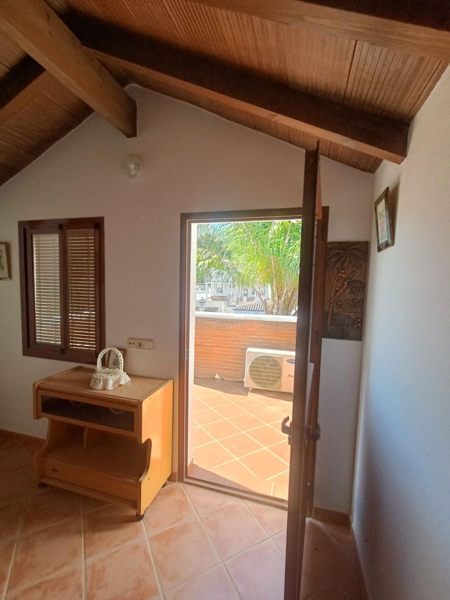 4 bedroom Villa for sale in Alhaurin el Grande with pool garage - € 629,000 (Ref: 9015110)