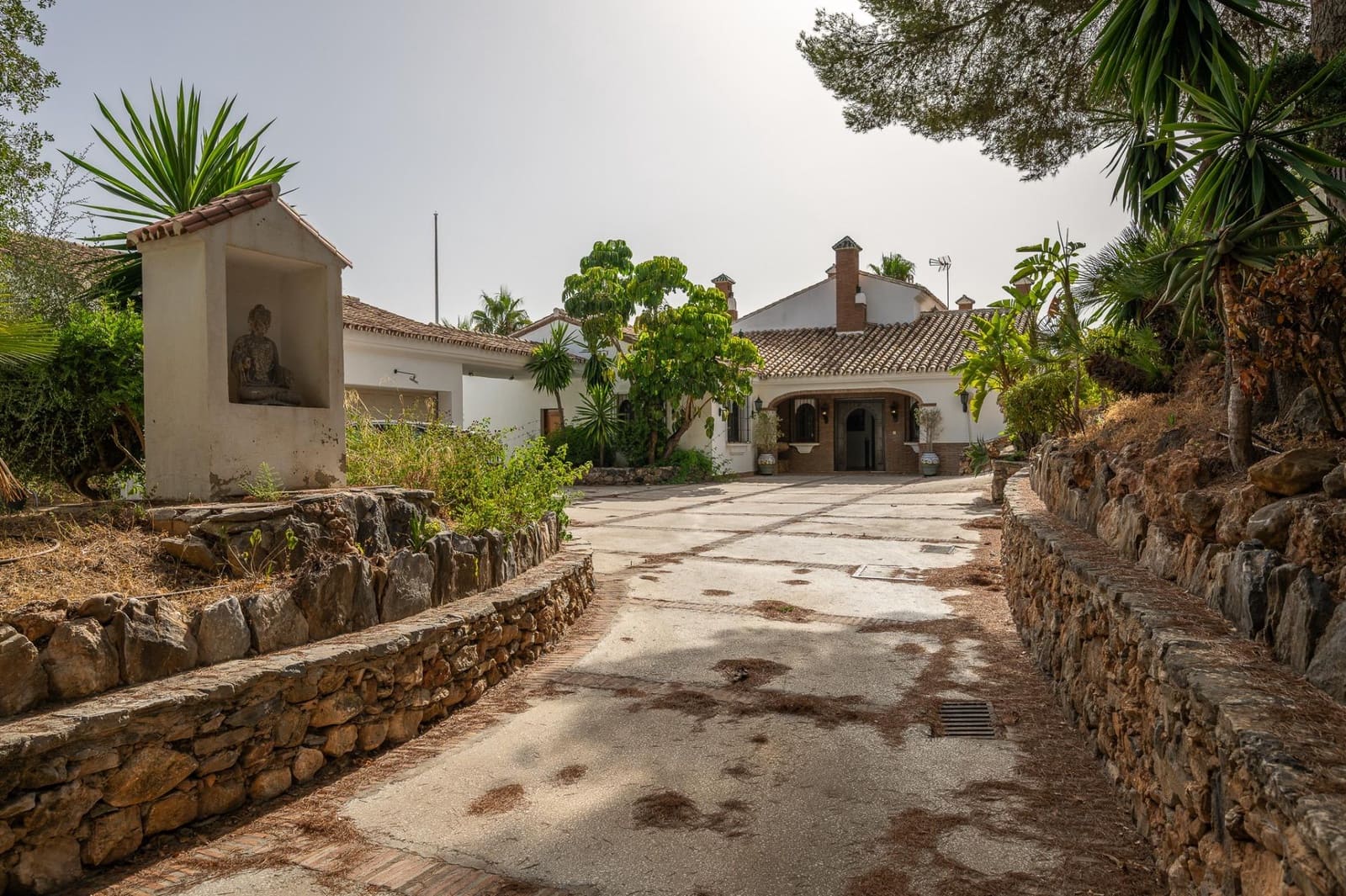 13 bedroom Villa for sale in Alhaurin el Grande with pool garage - € 2,850,000 (Ref: 9171413)