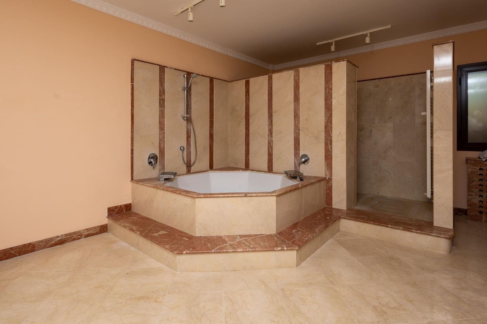 13 bedroom Villa for sale in Alhaurin el Grande with pool garage - € 2,850,000 (Ref: 9171413)