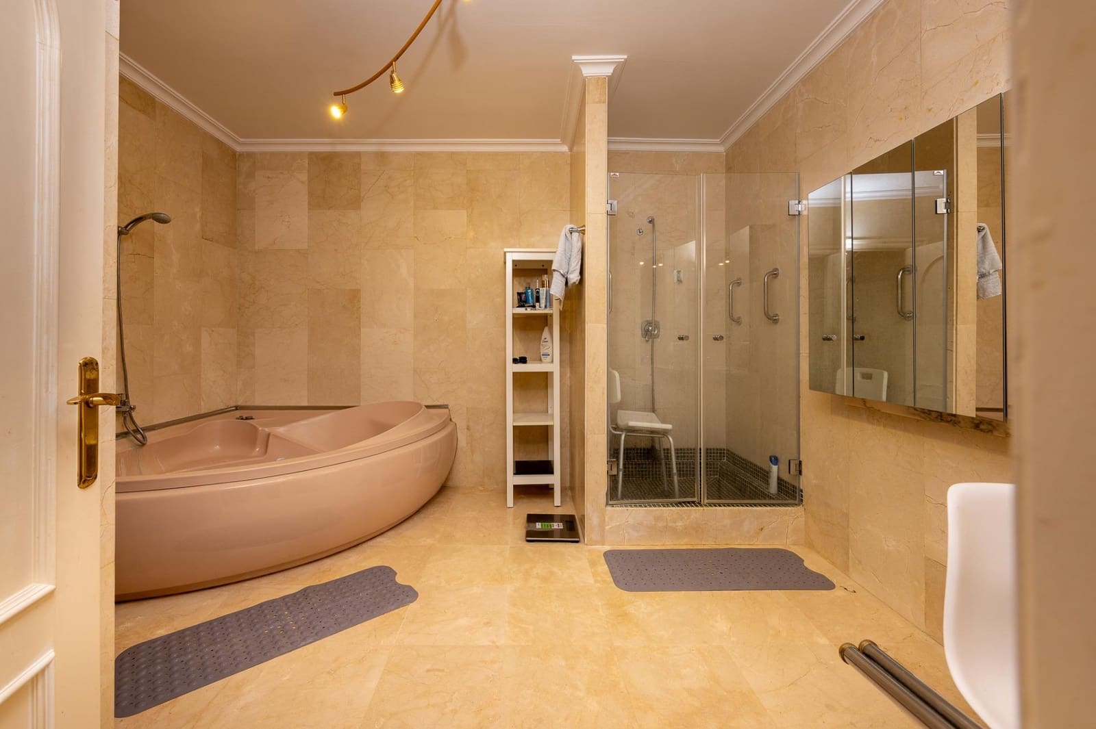 13 bedroom Villa for sale in Alhaurin el Grande with pool garage - € 2,850,000 (Ref: 9171413)