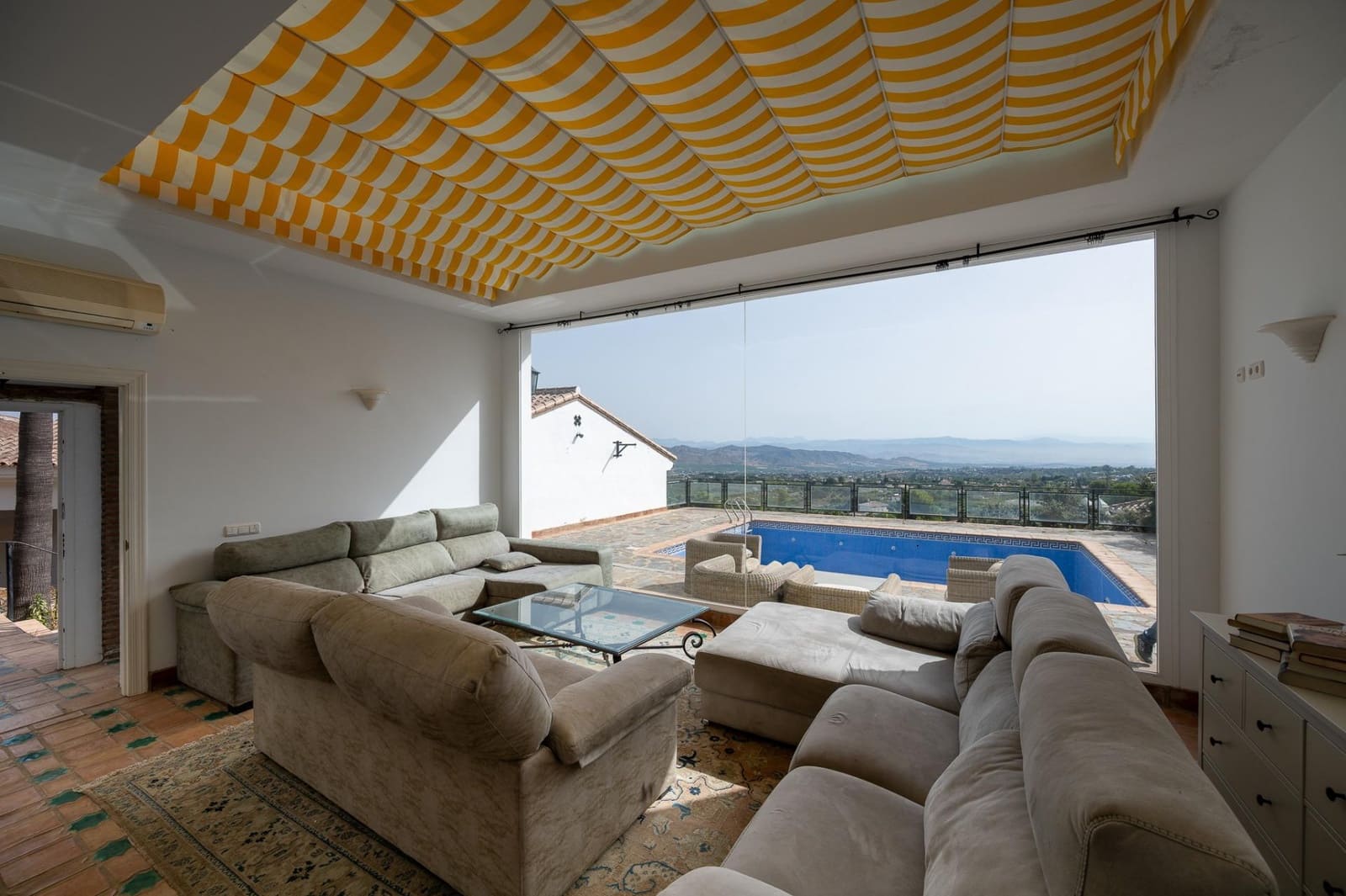 13 bedroom Villa for sale in Alhaurin el Grande with pool garage - € 2,850,000 (Ref: 9171413)
