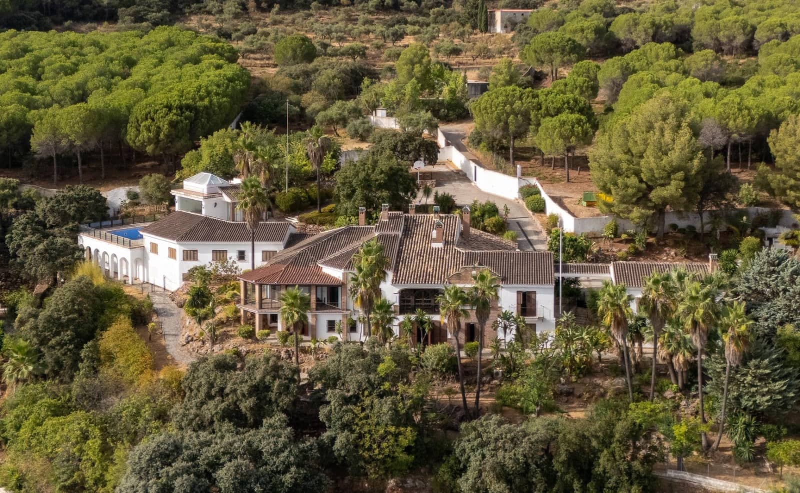 13 bedroom Villa for sale in Alhaurin el Grande with pool garage - € 2,850,000 (Ref: 9171413)