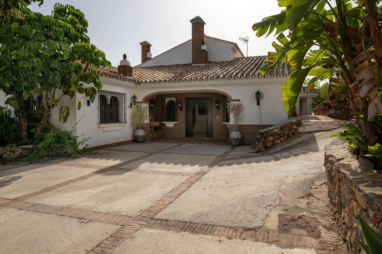 13 bedroom Villa for sale in Alhaurin el Grande with pool garage - € 2,850,000 (Ref: 9171413)