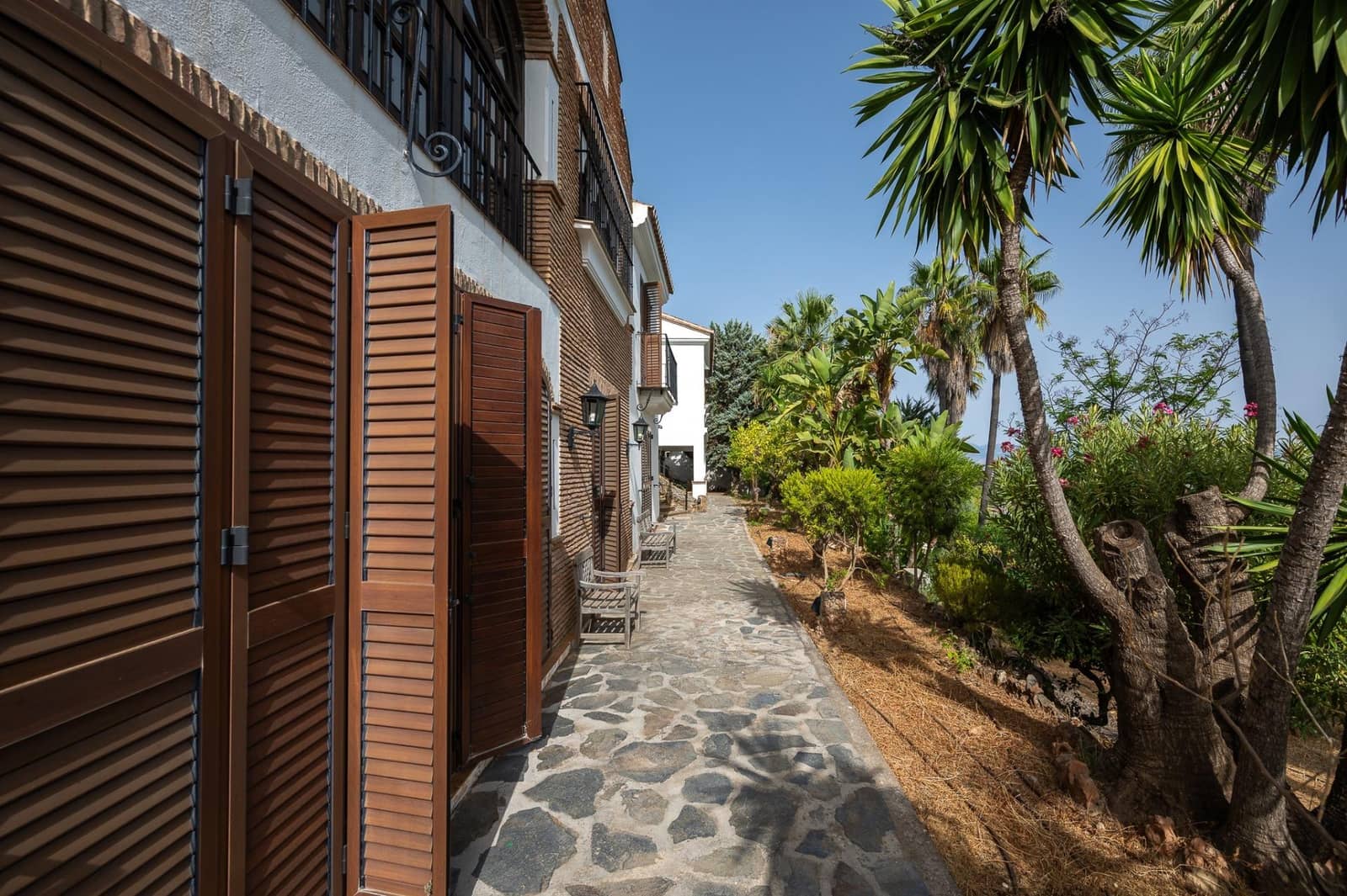 13 bedroom Villa for sale in Alhaurin el Grande with pool garage - € 2,850,000 (Ref: 9171413)