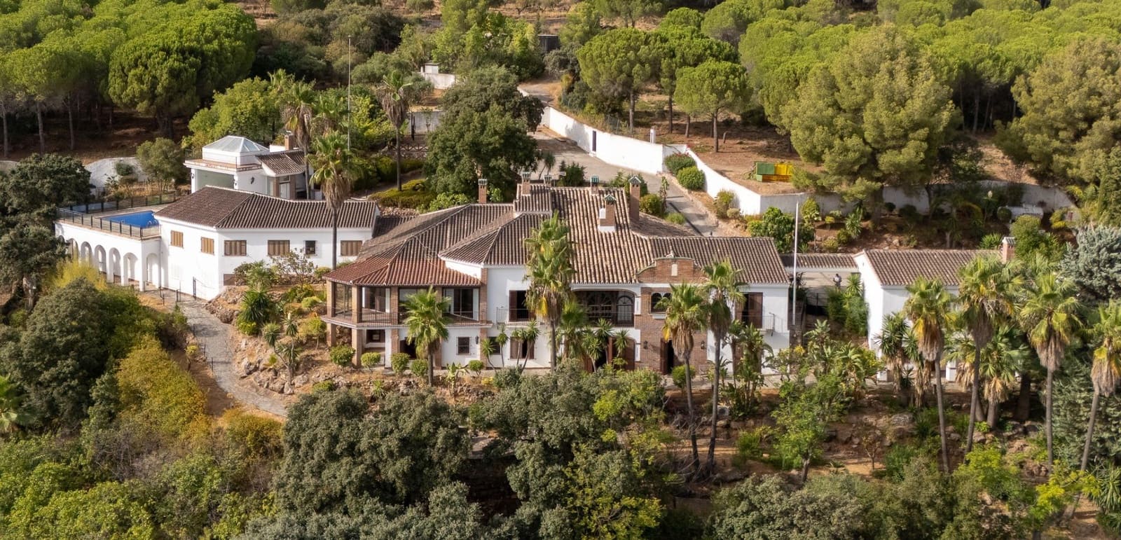 13 bedroom Villa for sale in Alhaurin el Grande with pool garage - € 2,850,000 (Ref: 9171413)