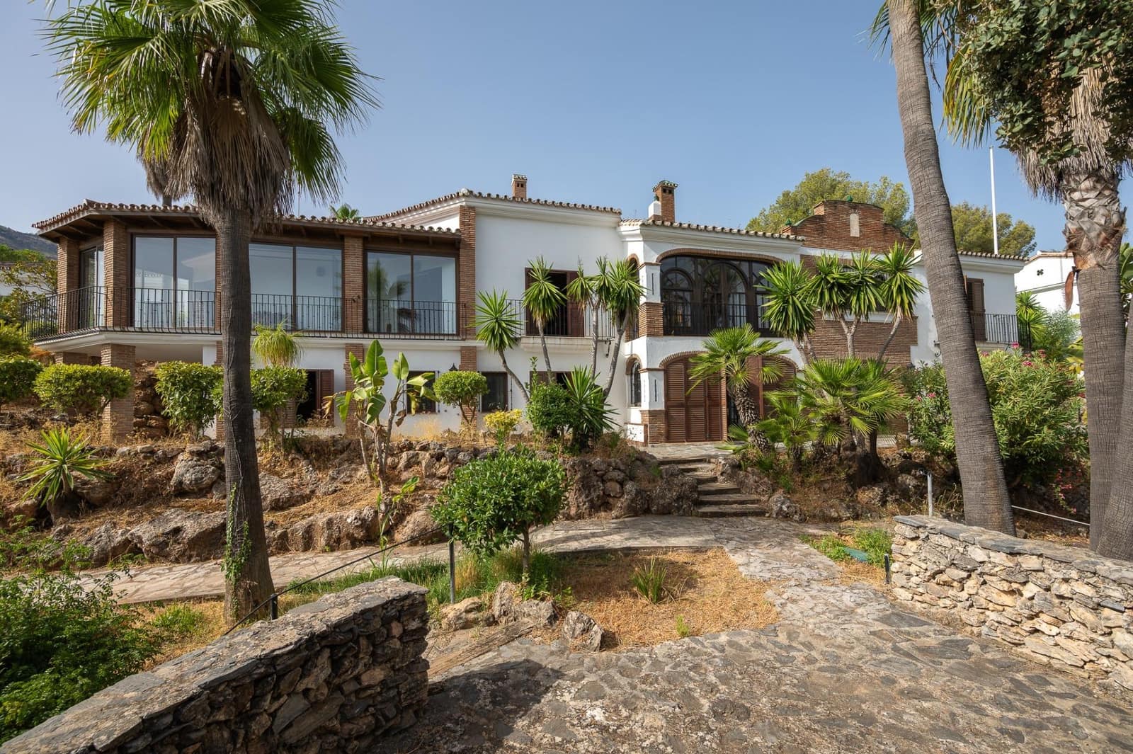 13 bedroom Villa for sale in Alhaurin el Grande with pool garage - € 2,850,000 (Ref: 9171413)