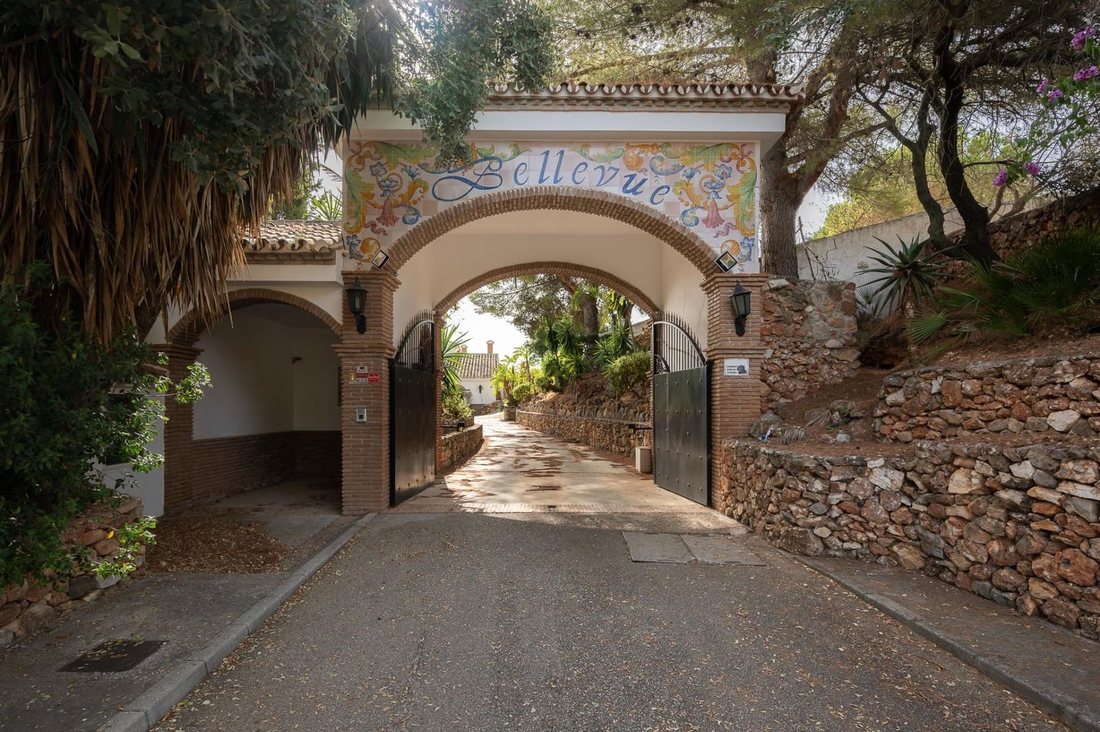13 bedroom Villa for sale in Alhaurin el Grande with pool garage - € 2,850,000 (Ref: 9171413)