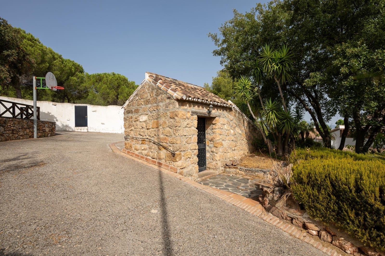 13 bedroom Villa for sale in Alhaurin el Grande with pool garage - € 2,850,000 (Ref: 9171413)