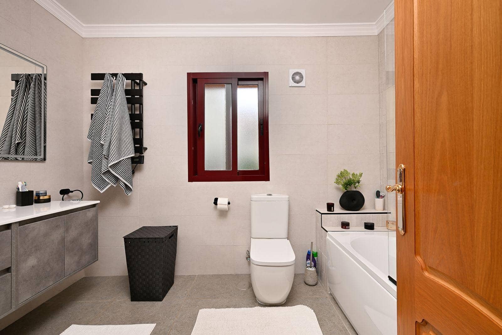 3 bedroom Townhouse for sale in Coin with pool - € 495,000 (Ref: 9591296)