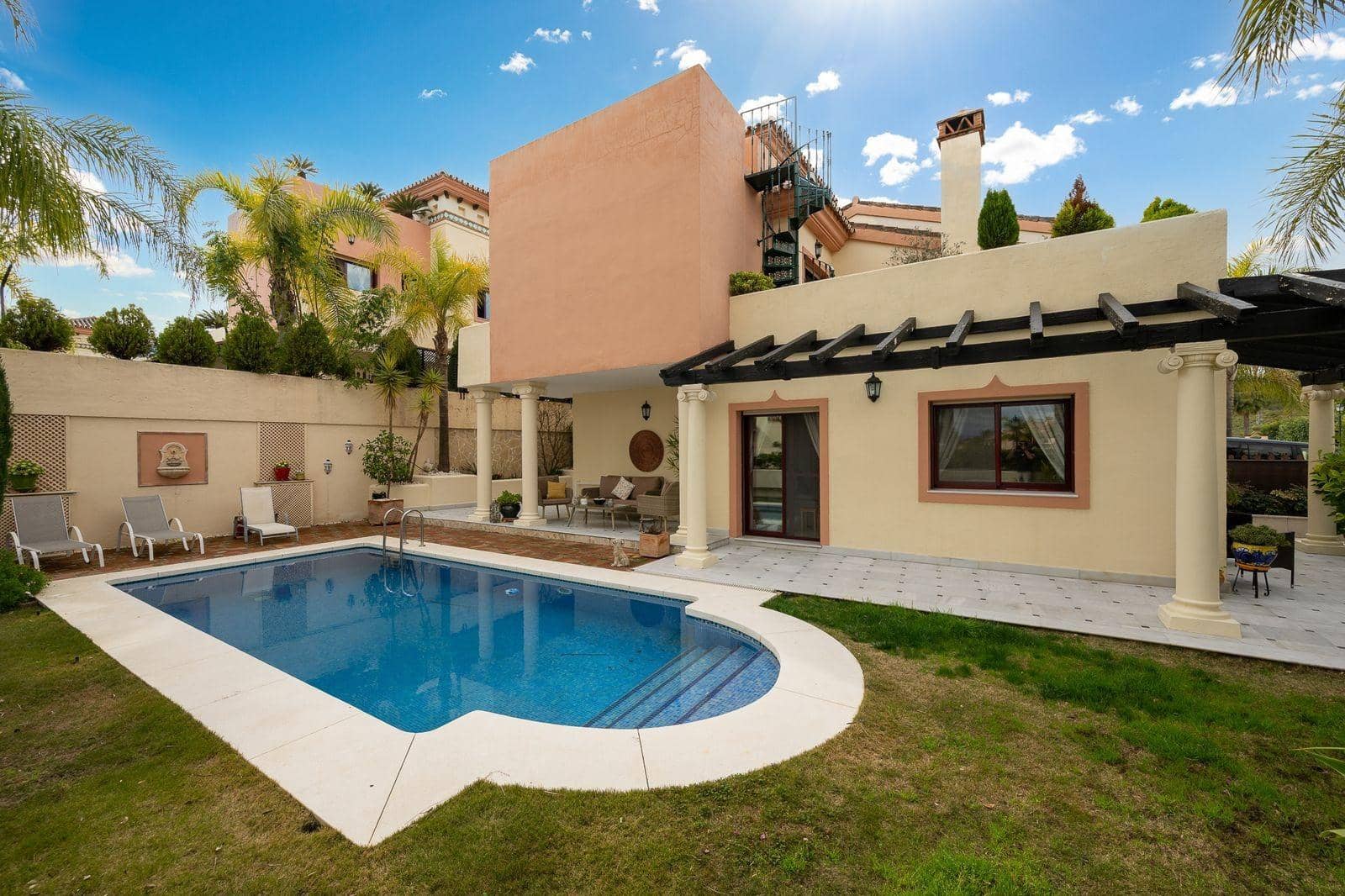 3 bedroom Townhouse for sale in Coin with pool - € 495,000 (Ref: 9591296)