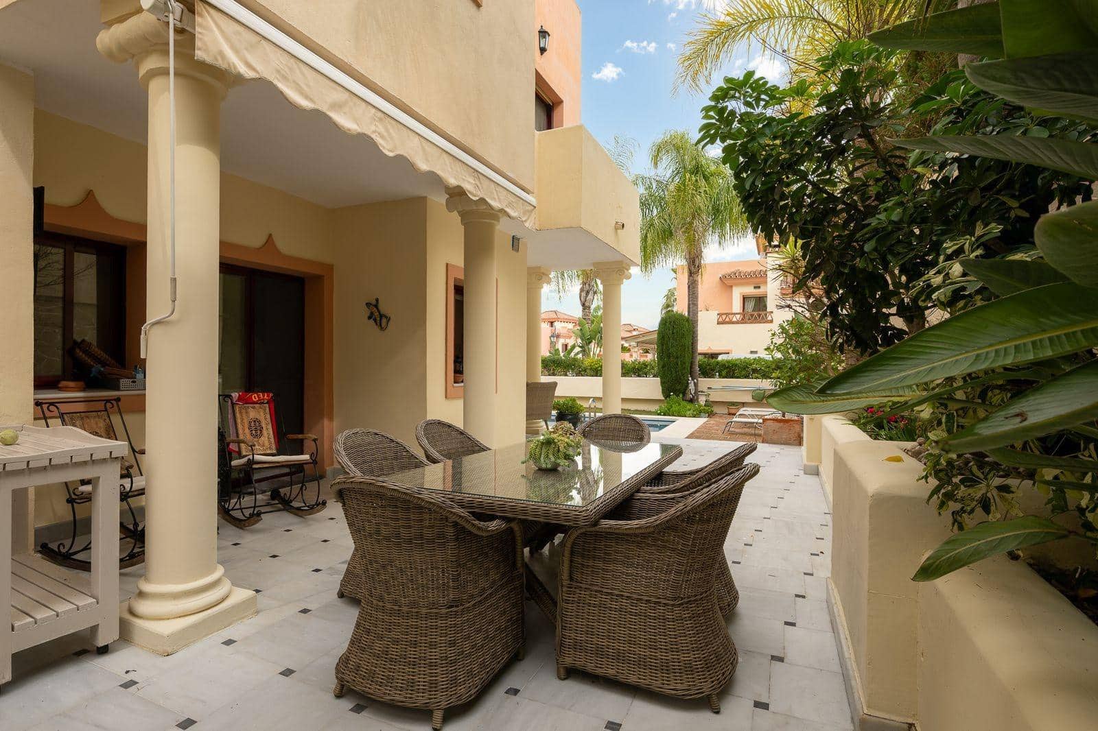 3 bedroom Townhouse for sale in Coin with pool - € 495,000 (Ref: 9591296)