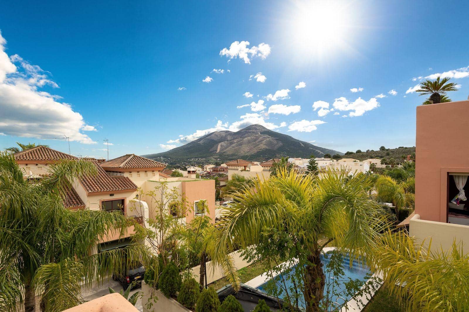 3 bedroom Townhouse for sale in Coin with pool - € 495,000 (Ref: 9591296)