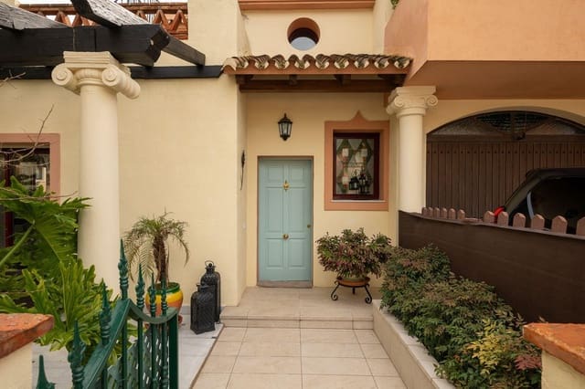 Casa de 3 habitaciones en Coín en venta con piscina - 495.000 € (Ref: 9591296)