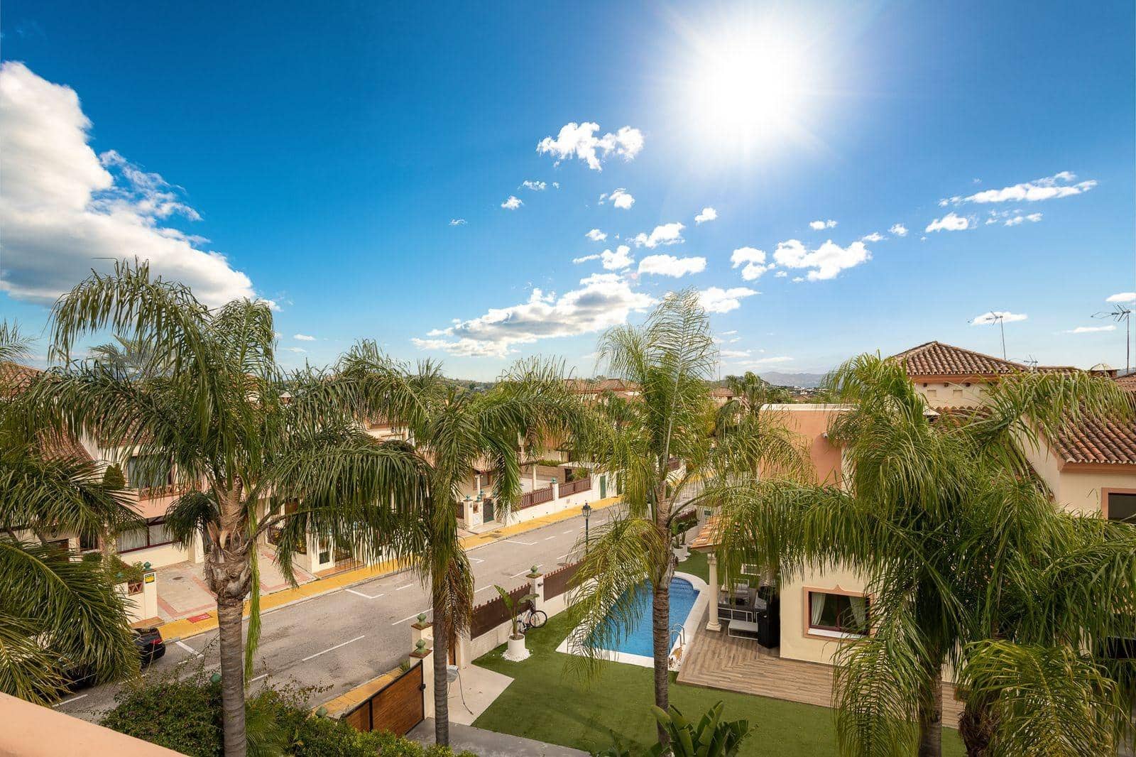 3 bedroom Townhouse for sale in Coin with pool - € 495,000 (Ref: 9591296)