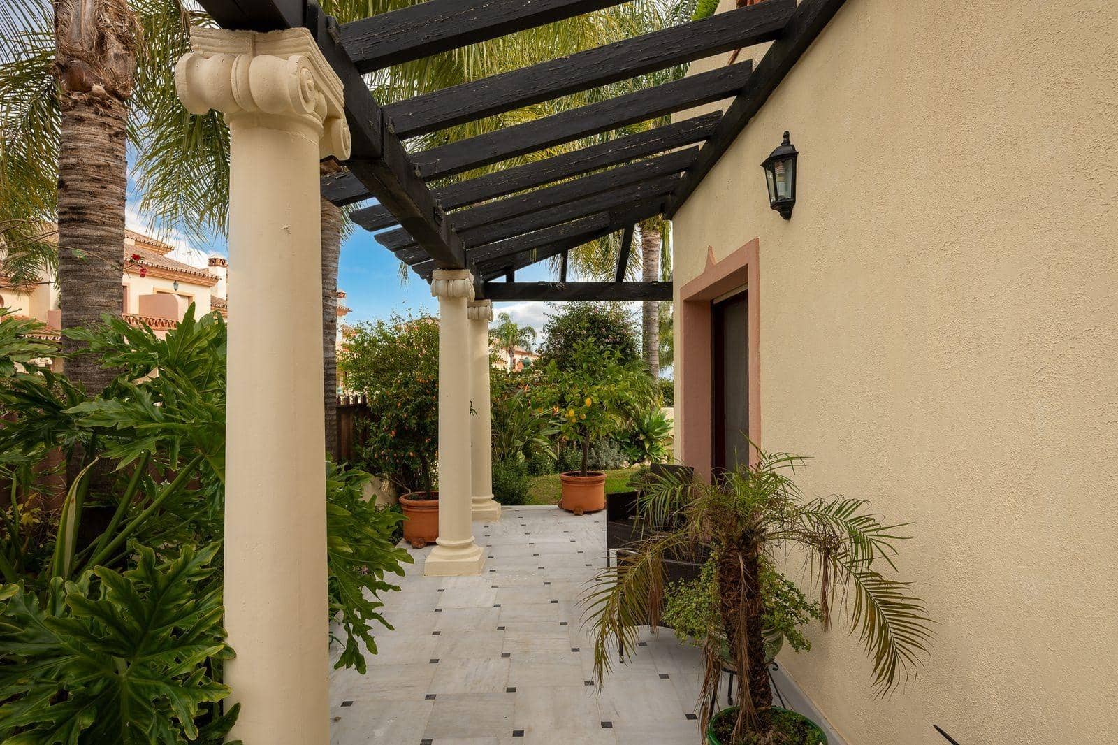 3 bedroom Townhouse for sale in Coin with pool - € 495,000 (Ref: 9591296)