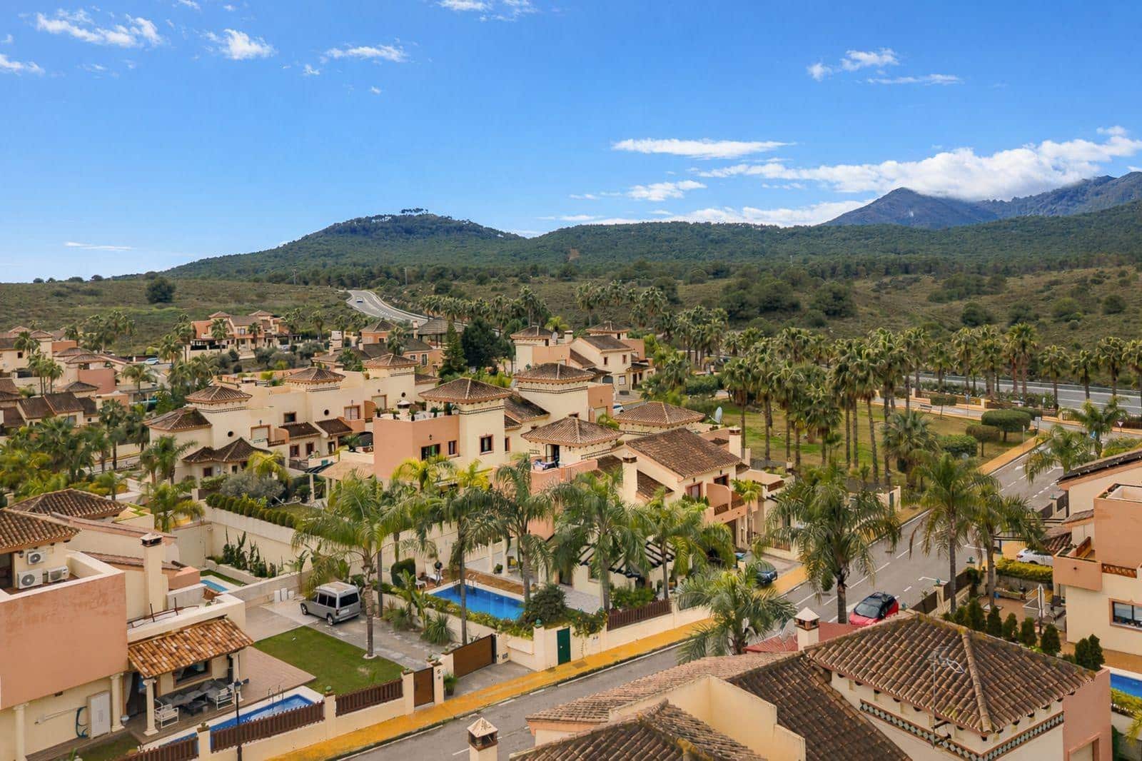 3 bedroom Townhouse for sale in Coin with pool - € 495,000 (Ref: 9591296)