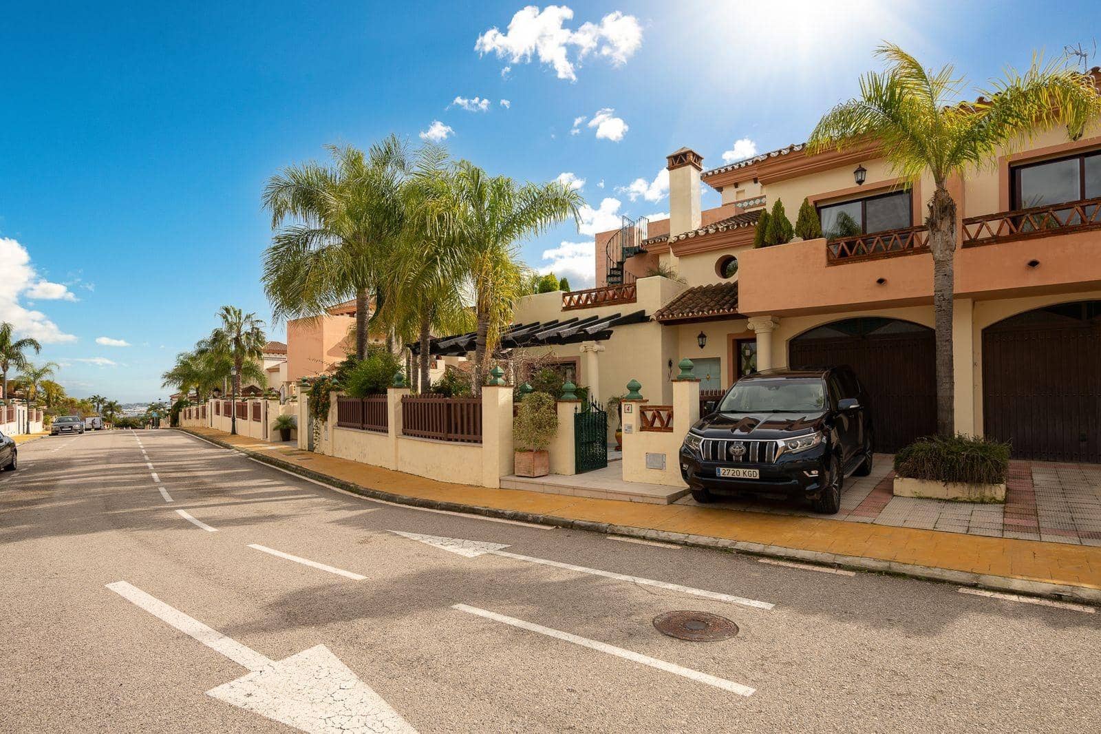 3 bedroom Townhouse for sale in Coin with pool - € 495,000 (Ref: 9591296)