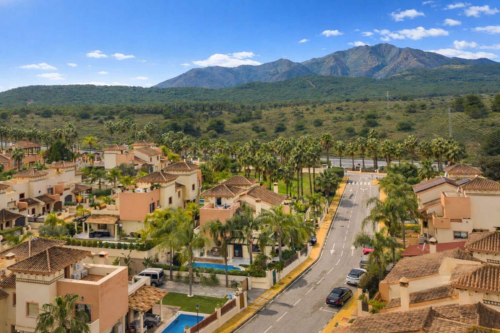 3 bedroom Townhouse for sale in Coin with pool - € 495,000 (Ref: 9591296)