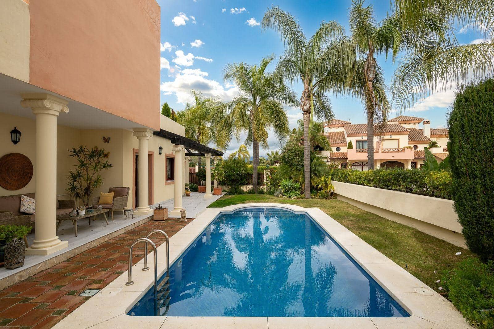 3 bedroom Townhouse for sale in Coin with pool - € 495,000 (Ref: 9591296)