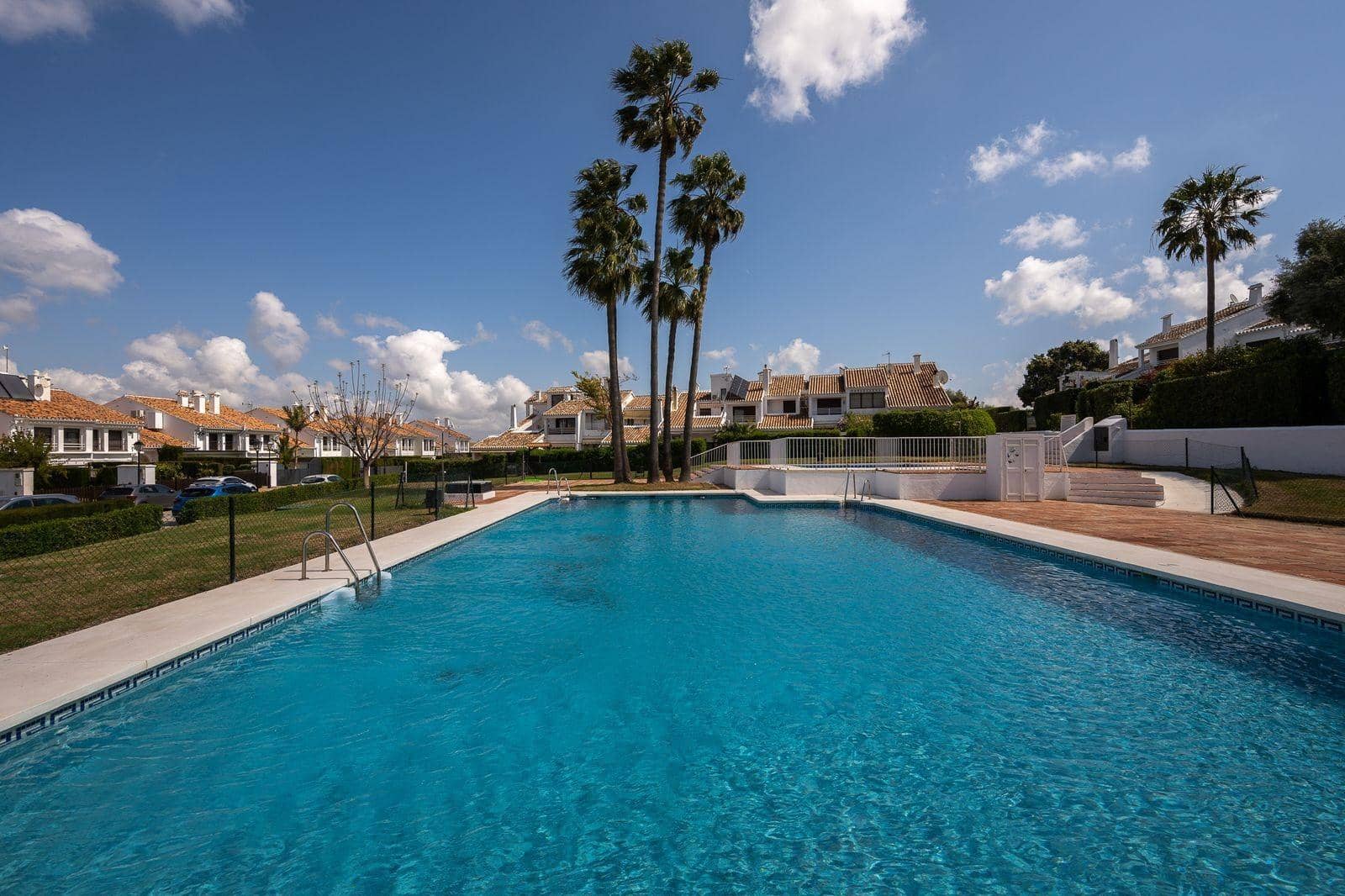 Pareado de 3 habitaciones en Alhaurín el Grande en venta con piscina - 449.500 € (Ref: 9738571)