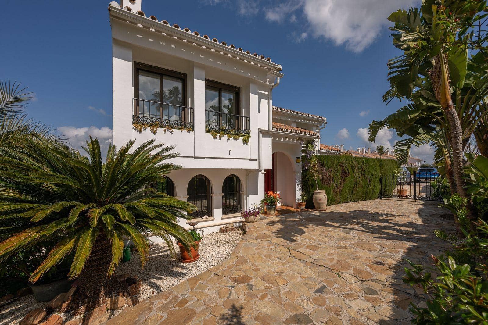 Pareado de 3 habitaciones en Alhaurín el Grande en venta con piscina - 449.500 € (Ref: 9738571)