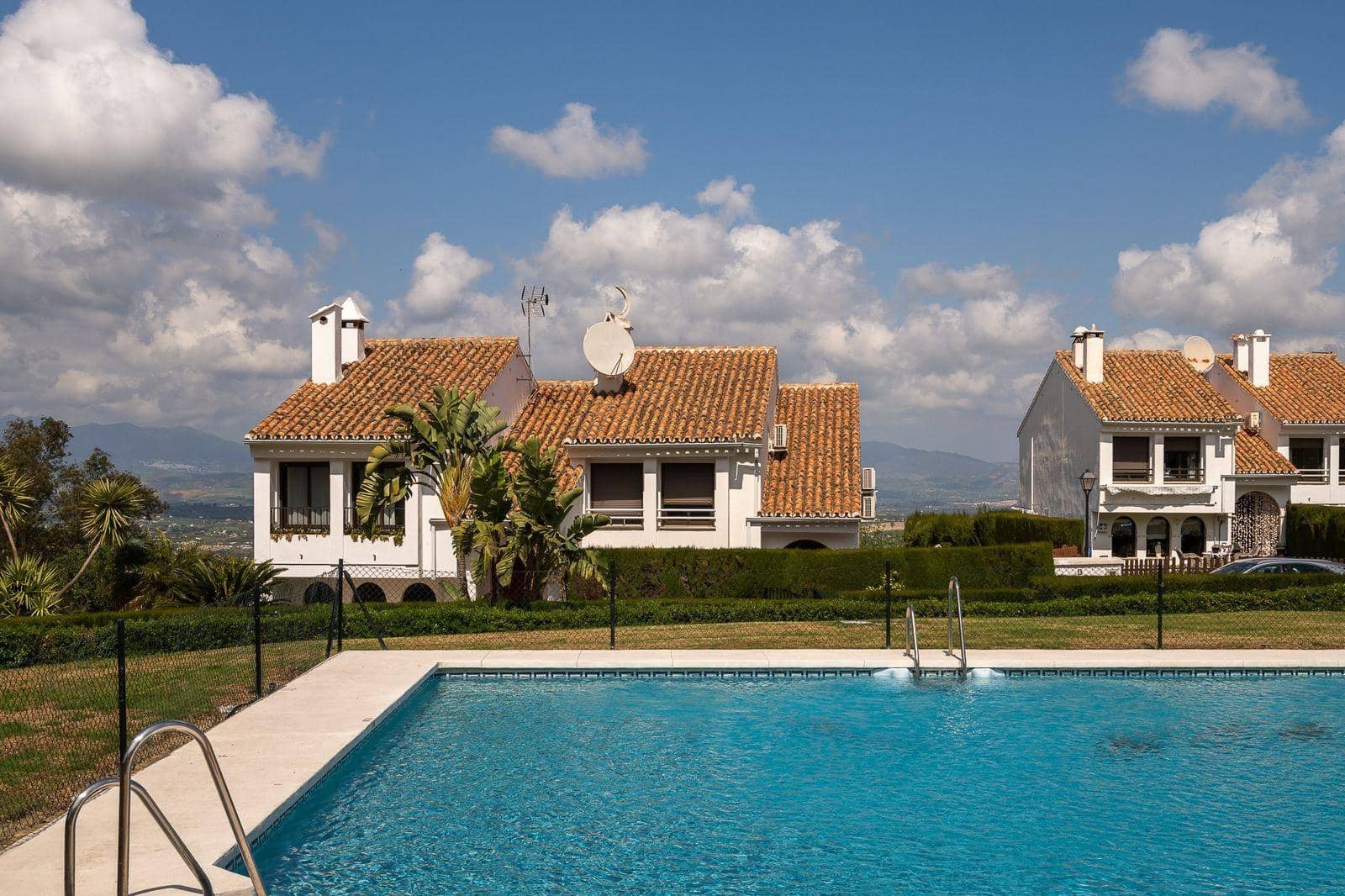 Pareado de 3 habitaciones en Alhaurín el Grande en venta con piscina - 449.500 € (Ref: 9738571)