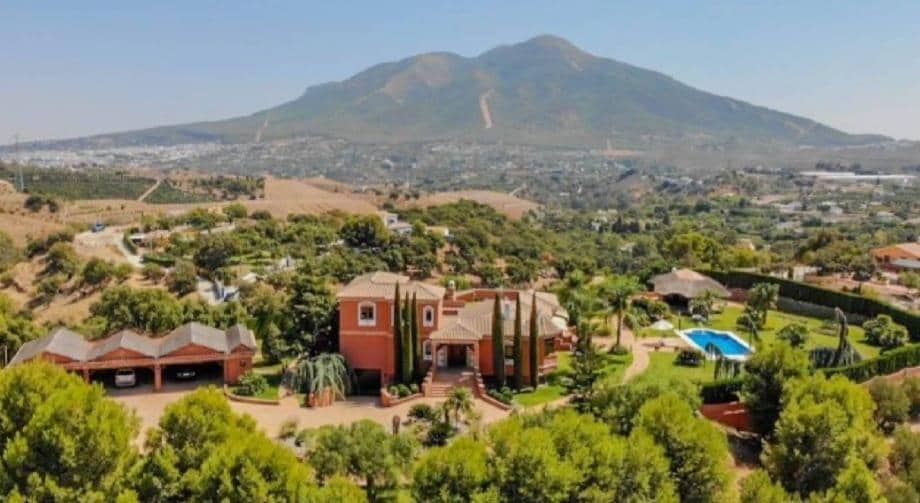 8 sypialnia Finka/Dom wiejski na sprzedaż w Coin z basenem garażem - 2 400 000 € (Ref: 9755692)