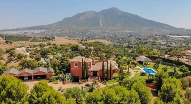 8 sypialnia Finka/Dom wiejski na sprzedaż w Coín z basenem garażem - 2 400 000 € (Ref: 9755692)