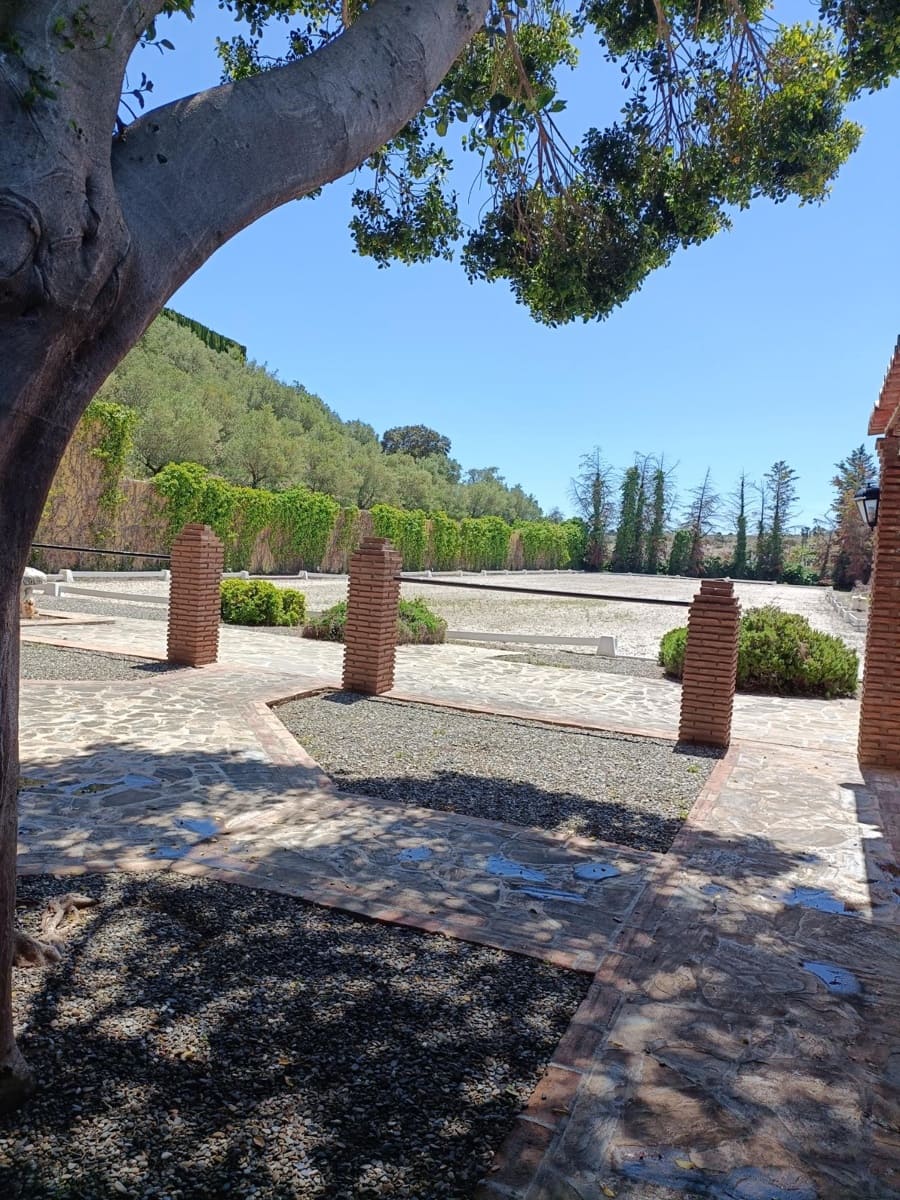 8 sypialnia Finka/Dom wiejski na sprzedaż w Coin z basenem garażem - 2 400 000 € (Ref: 9755692)