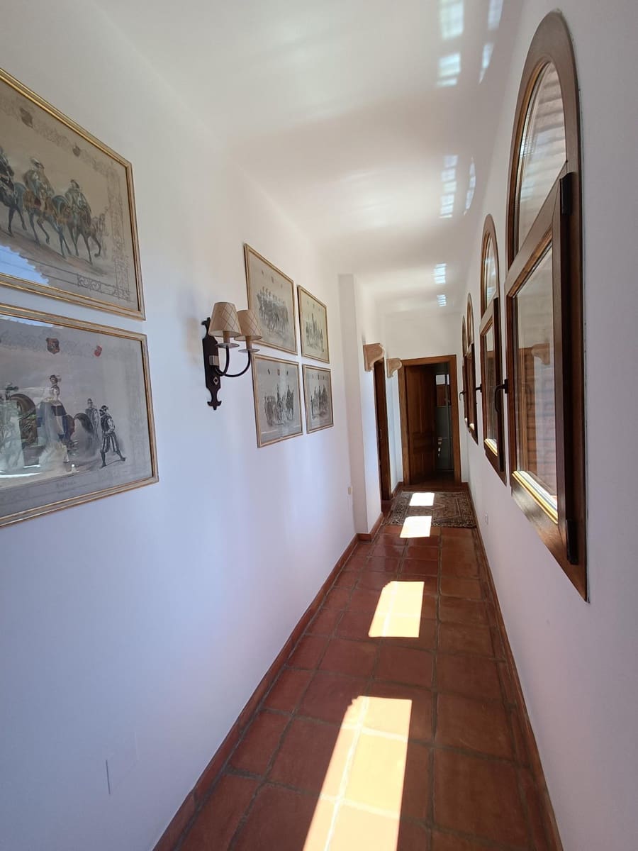 8 sypialnia Finka/Dom wiejski na sprzedaż w Coin z basenem garażem - 2 400 000 € (Ref: 9755692)