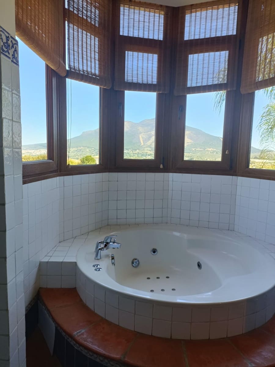 8 sypialnia Finka/Dom wiejski na sprzedaż w Coin z basenem garażem - 2 400 000 € (Ref: 9755692)