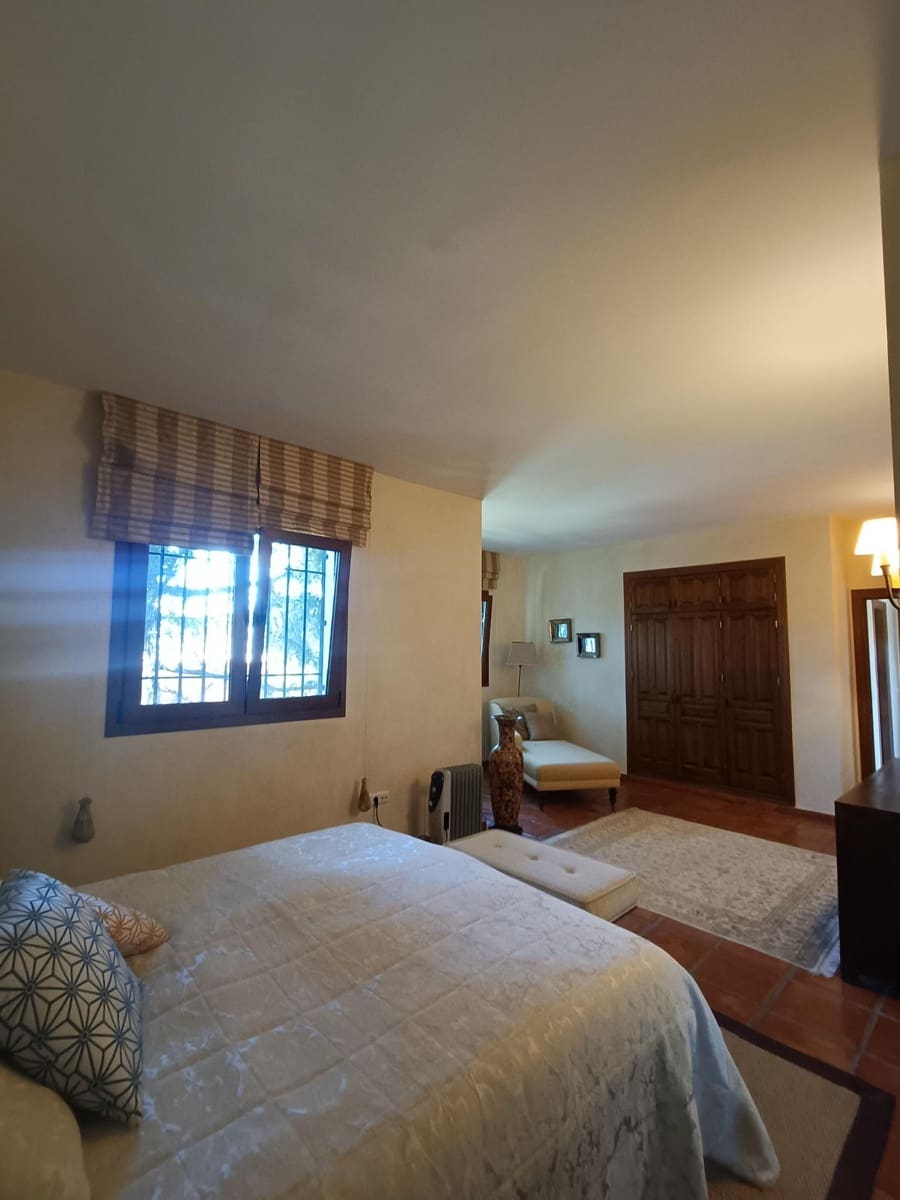 8 sypialnia Finka/Dom wiejski na sprzedaż w Coin z basenem garażem - 2 400 000 € (Ref: 9755692)