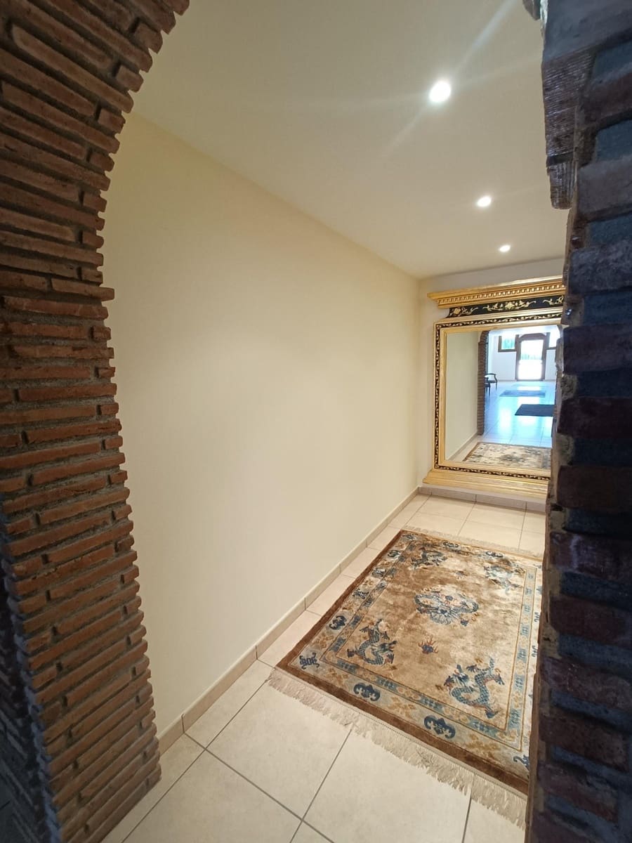 8 sypialnia Finka/Dom wiejski na sprzedaż w Coin z basenem garażem - 2 400 000 € (Ref: 9755692)