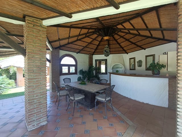 8 sypialnia Finka/Dom wiejski na sprzedaż w Coín z basenem garażem - 2 400 000 € (Ref: 9755692)