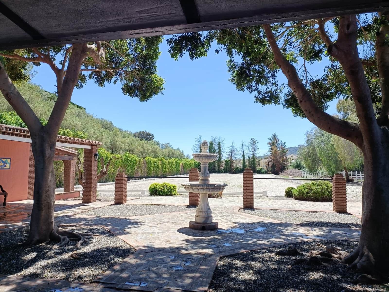 8 sypialnia Finka/Dom wiejski na sprzedaż w Coin z basenem garażem - 2 400 000 € (Ref: 9755692)