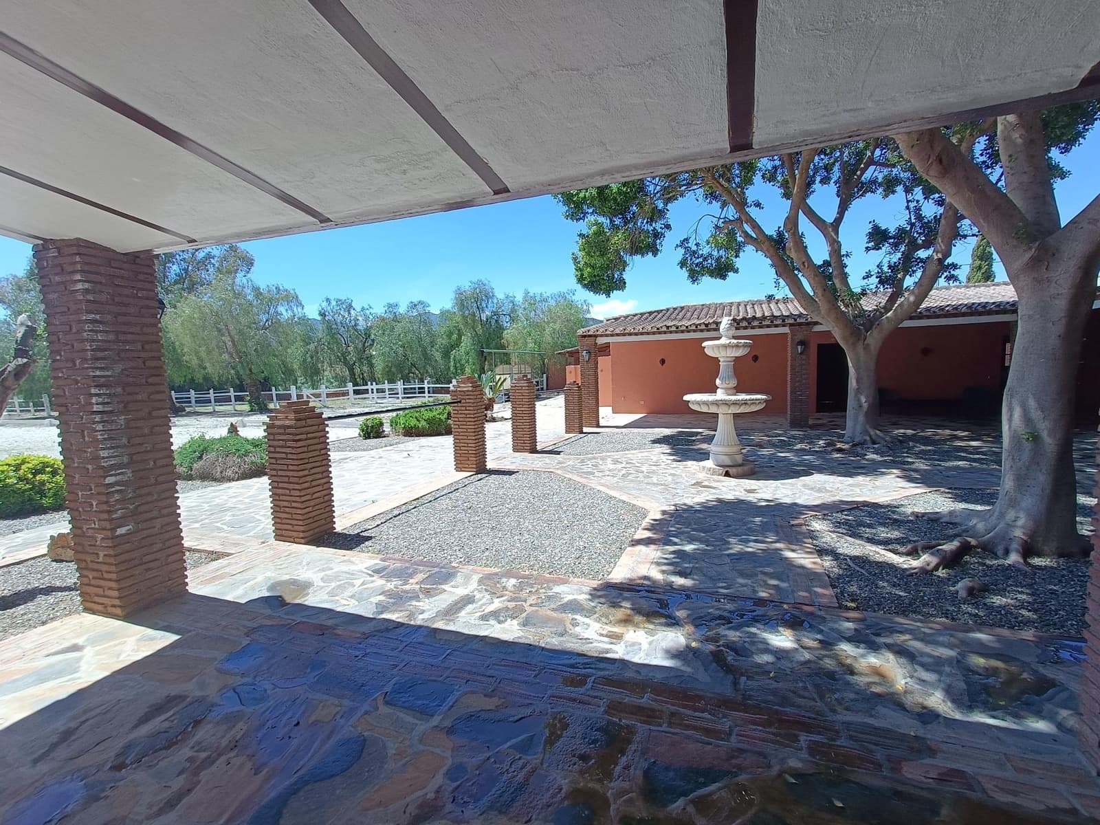 8 sypialnia Finka/Dom wiejski na sprzedaż w Coin z basenem garażem - 2 400 000 € (Ref: 9755692)