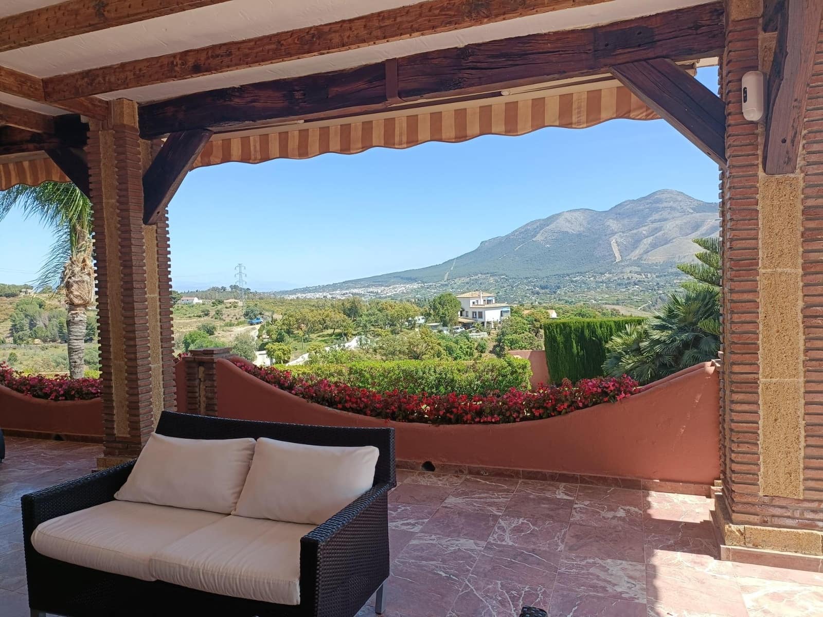 8 sypialnia Finka/Dom wiejski na sprzedaż w Coin z basenem garażem - 2 400 000 € (Ref: 9755692)