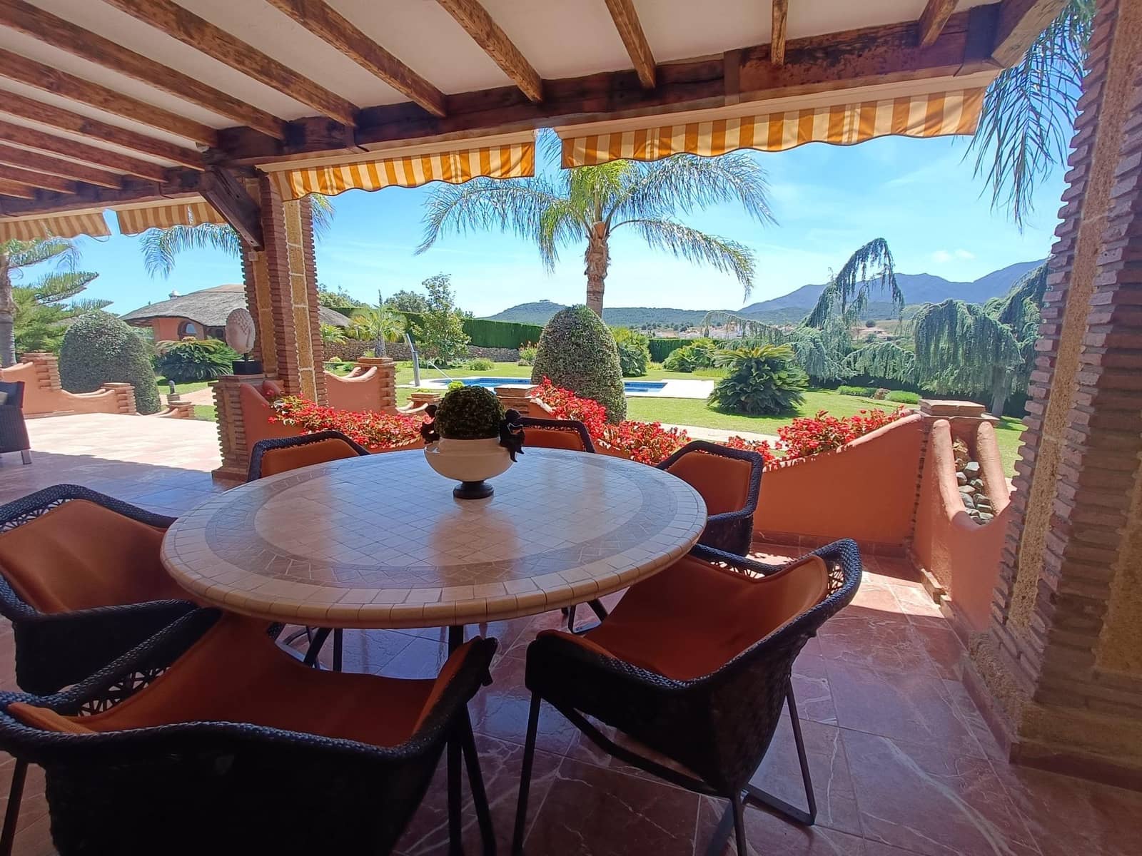 8 sypialnia Finka/Dom wiejski na sprzedaż w Coin z basenem garażem - 2 400 000 € (Ref: 9755692)