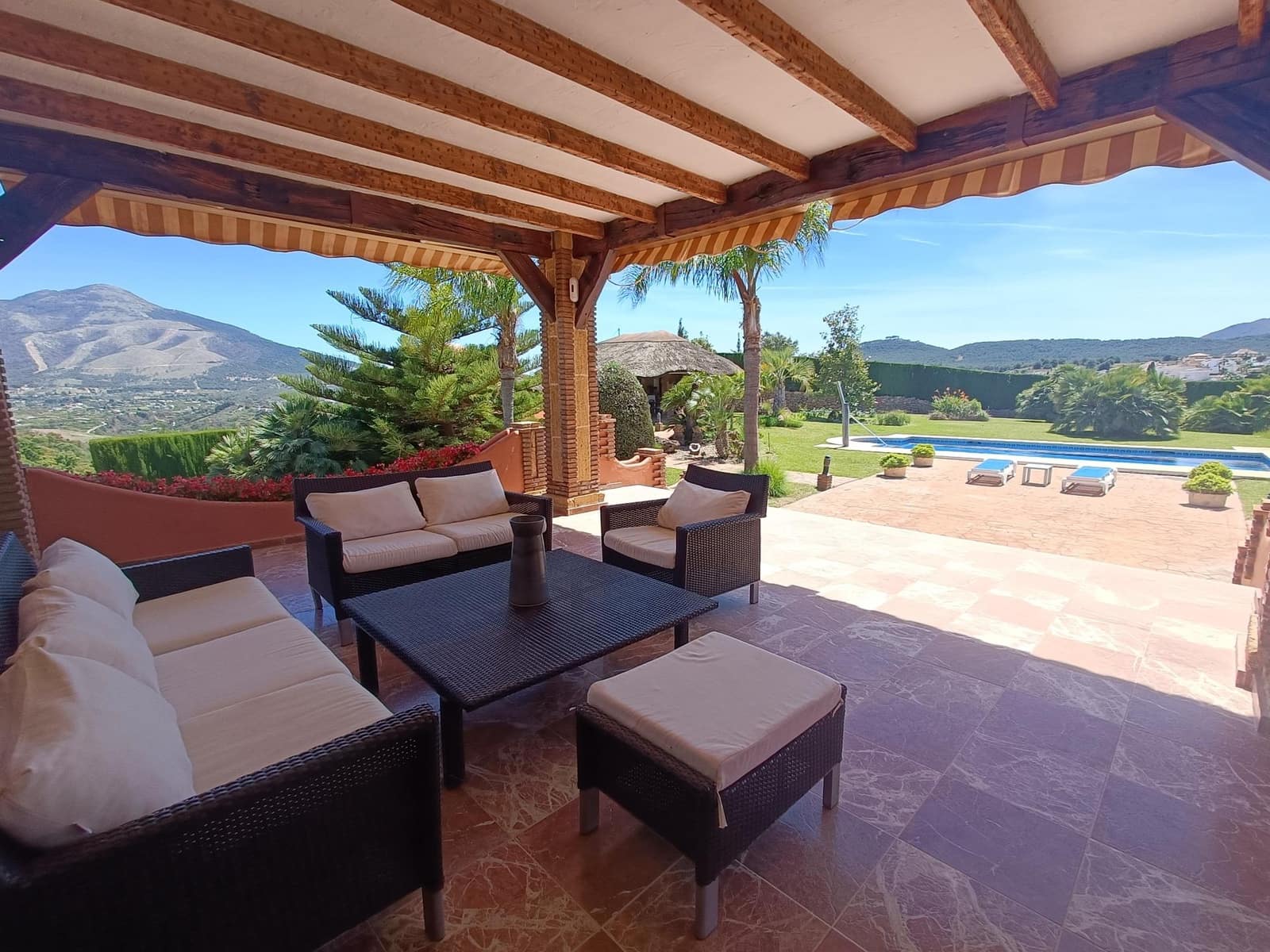 8 sypialnia Finka/Dom wiejski na sprzedaż w Coin z basenem garażem - 2 400 000 € (Ref: 9755692)