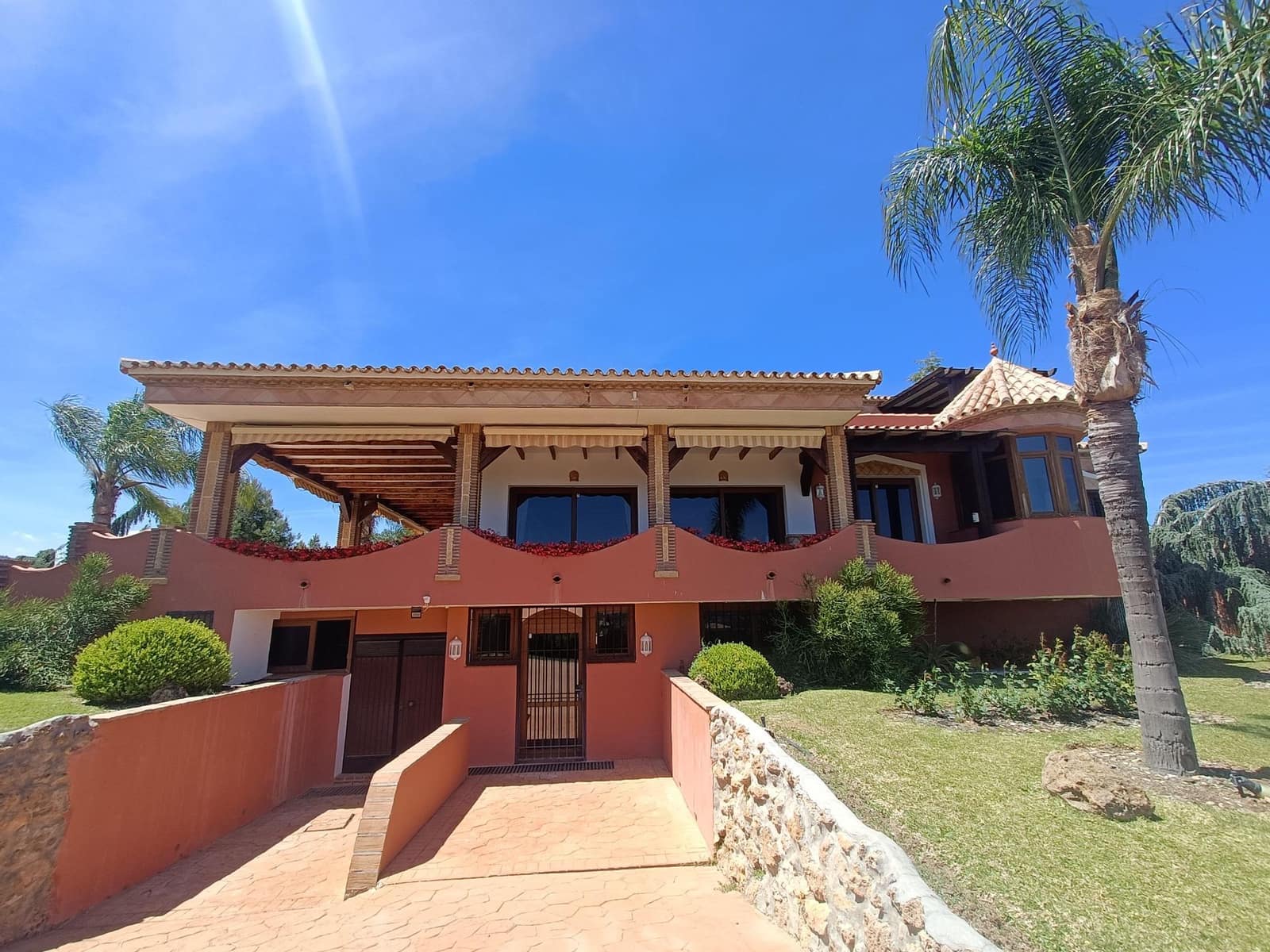 8 sypialnia Finka/Dom wiejski na sprzedaż w Coin z basenem garażem - 2 400 000 € (Ref: 9755692)