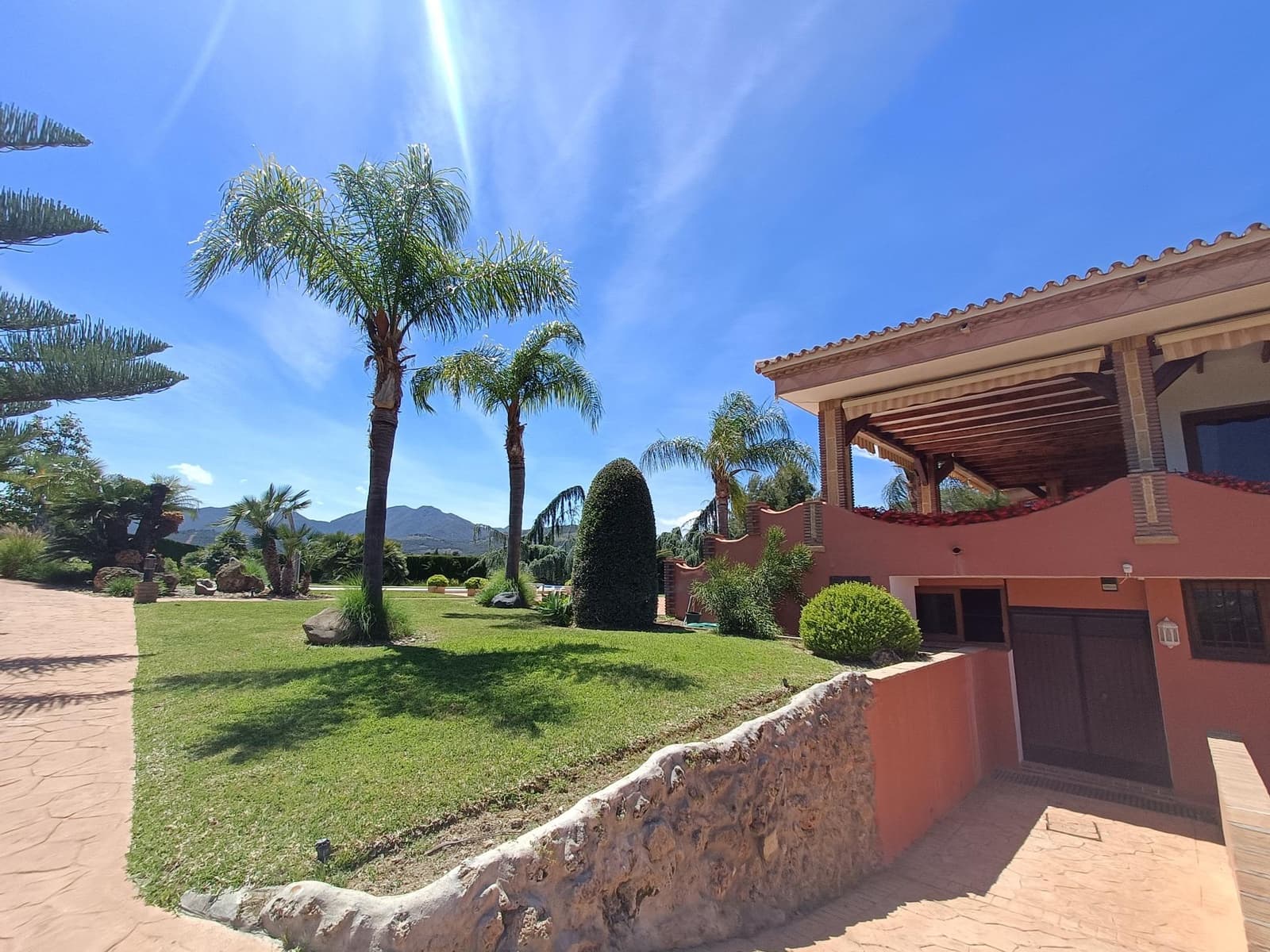 8 sypialnia Finka/Dom wiejski na sprzedaż w Coin z basenem garażem - 2 400 000 € (Ref: 9755692)