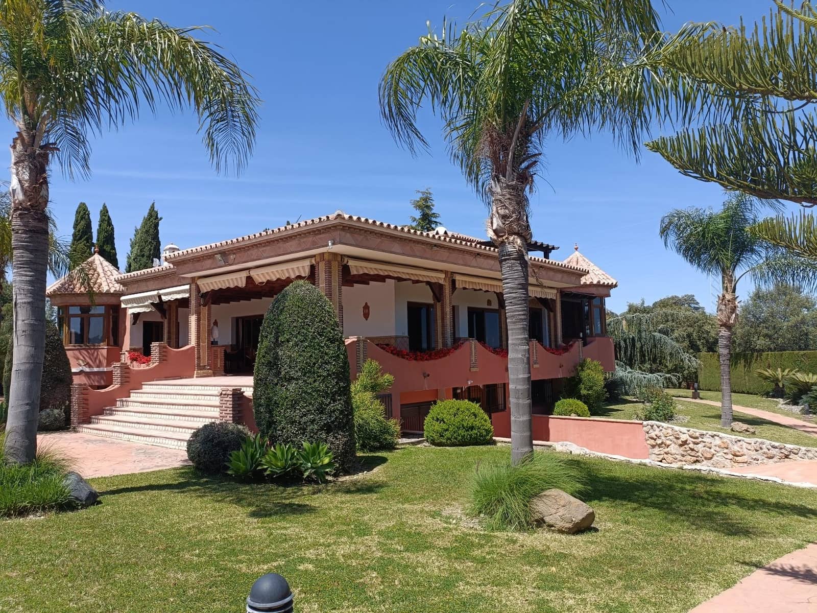 8 sypialnia Finka/Dom wiejski na sprzedaż w Coin z basenem garażem - 2 400 000 € (Ref: 9755692)