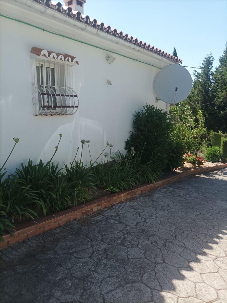 3 bedroom Villa for sale in Alhaurin el Grande with pool garage - € 549,000 (Ref: 9865210)